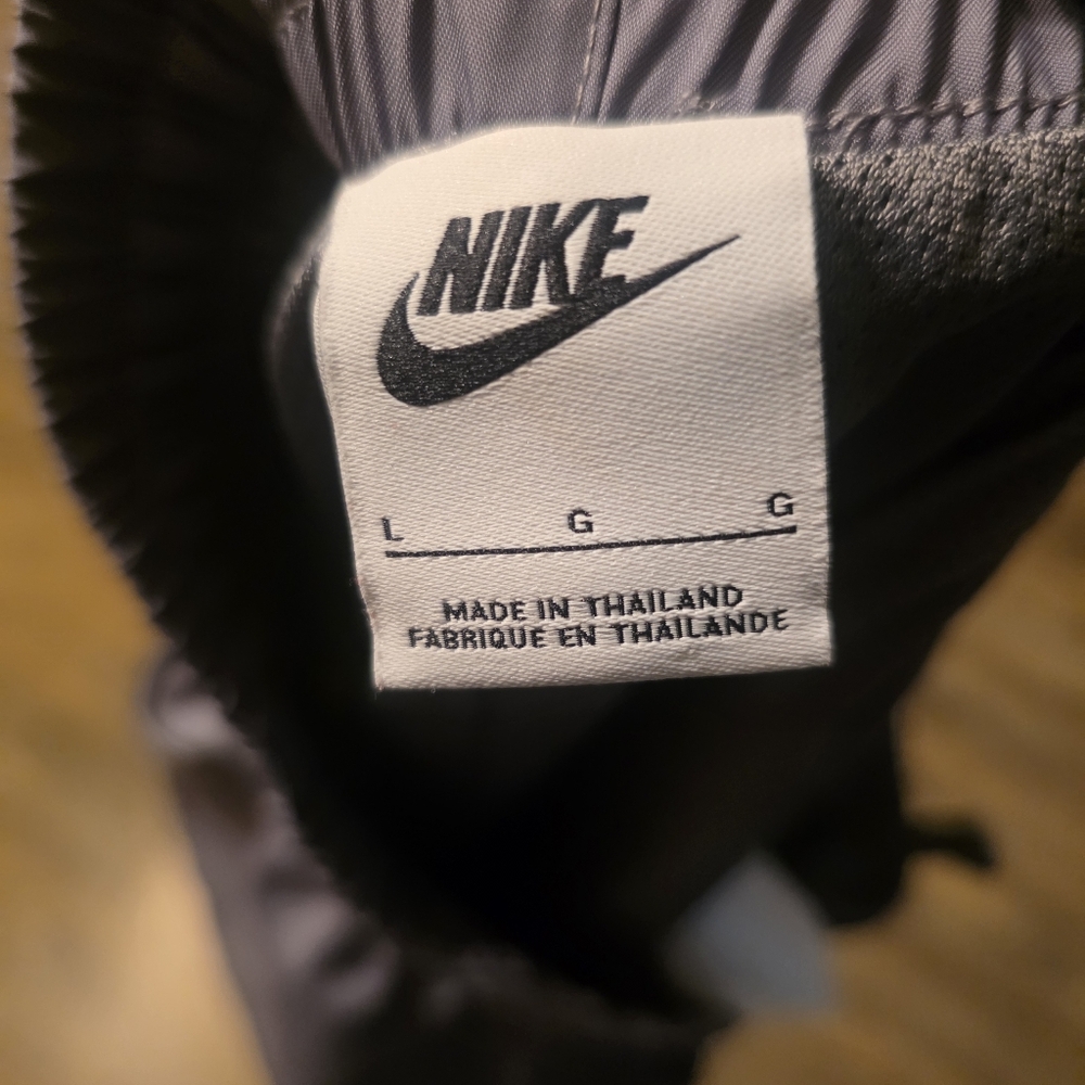Nike Athletic Shorts Gray Youth Large - Picture 4 of 4
